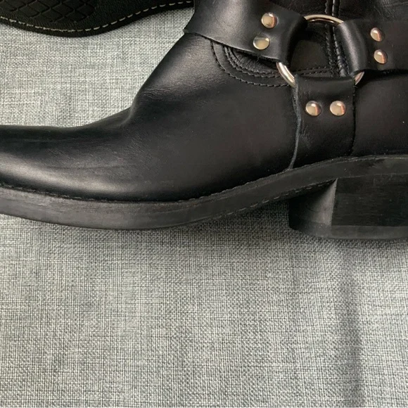 Frye 8r Harness boot in black. Size 9.5 Women’s Boot size - Picture 10 of 12